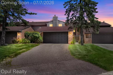 3961 Chablis St, West Bloomfield, MI 48323