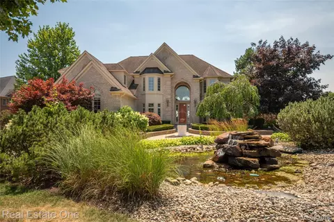 18218 Clairmont Cir E, Northville, MI 48168