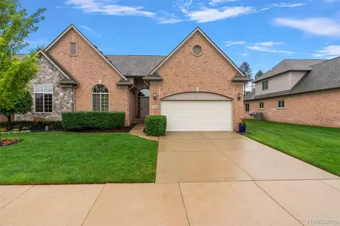 2681 Kentwood Dr #69, Shelby Township, MI 48316