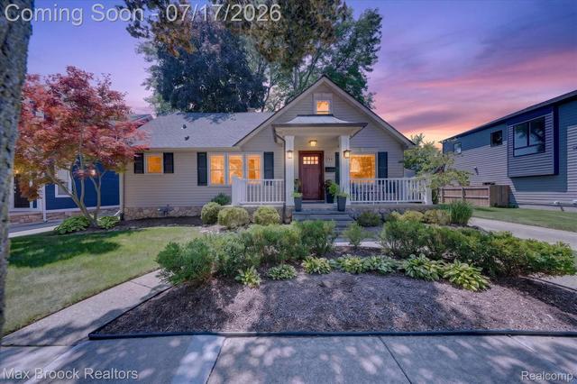 1320 Cole St, Birmingham, MI 48009