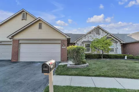 25476 Tara Ln #26, Brownstown, MI 48134