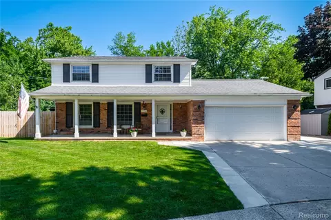 33064 Maplenut St N, Farmington, MI 48336