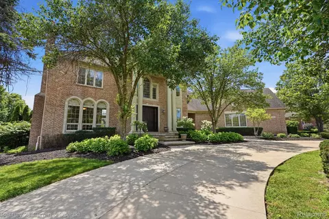47515 Bellagio Dr, Northville, MI 48167