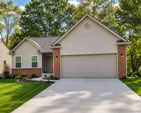 11477 Hidden Oaks Dr, Vienna, MI 48420