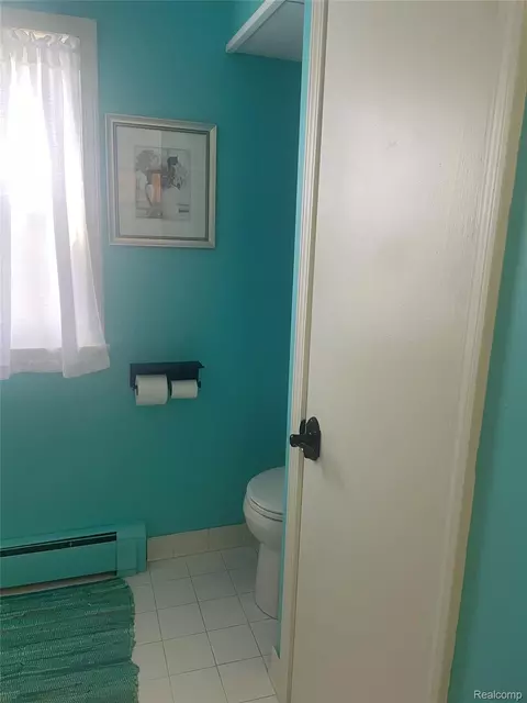 Bath - 1285 S Cummings Rd, Davison, MI 48423 photo 3 of 6