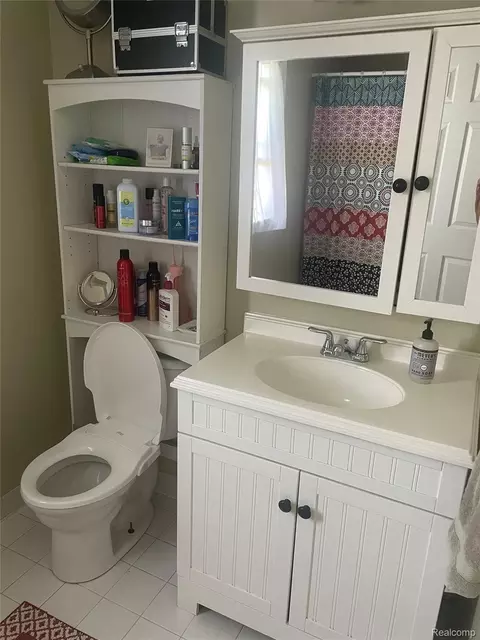 Bath - 1285 S Cummings Rd, Davison, MI 48423 photo 5 of 6