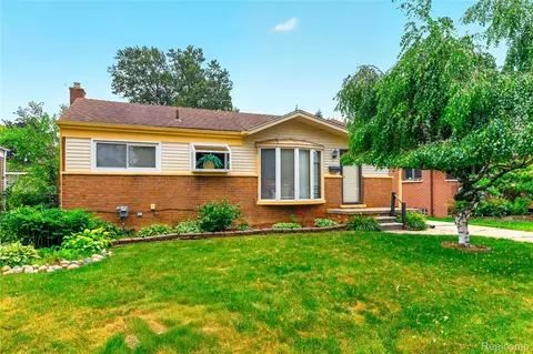 32039 Avondale St, Westland, MI 48186
