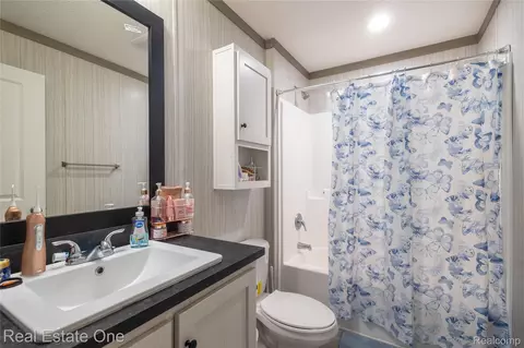 Bath - 220 Borman Ave, Flushing, MI 48433 photo 3 of 3