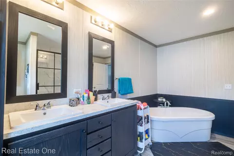 Bath - 220 Borman Ave, Flushing, MI 48433 photo 2 of 3
