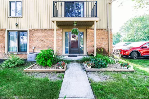 41678 Bedford Dr, Canton, MI 48187