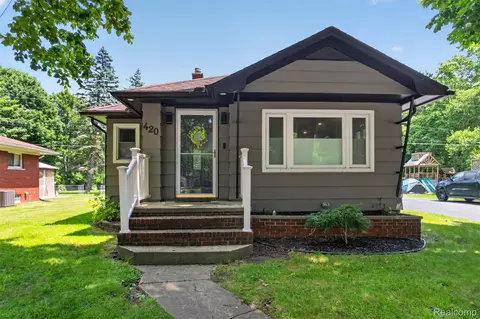 420 N Main St, Almont, MI 48003