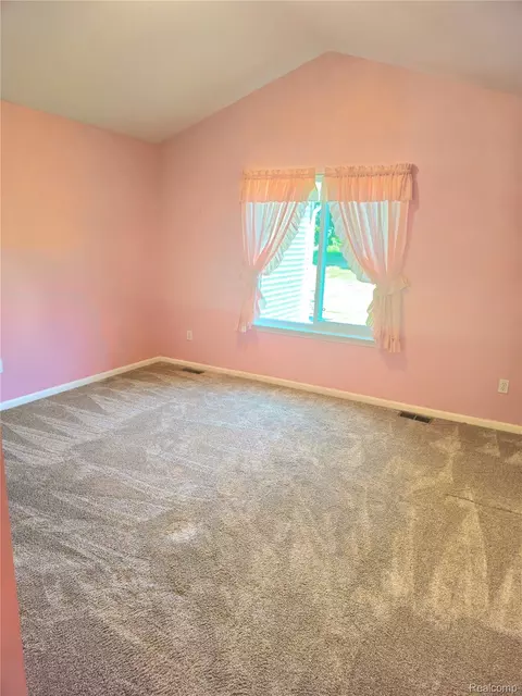 Bedroom - 450 Lilly View Court Ct, Genoa, MI 48843 photo 1 of 4
