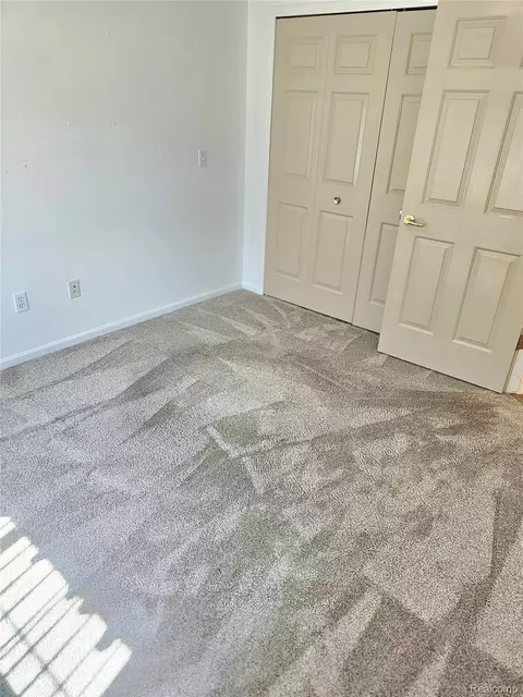Bedroom - 450 Lilly View Court Ct, Genoa, MI 48843 photo 3 of 4