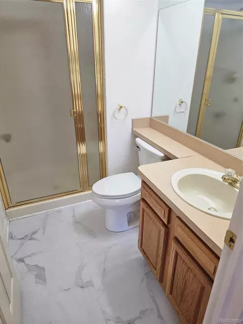 Bath - 450 Lilly View Court Ct, Genoa, MI 48843 photo 1 of 6