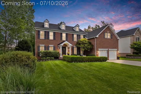 3095 Hidden Timber Dr, Orion, MI 48359