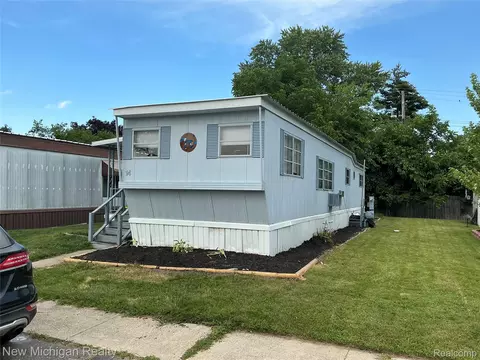 14 Highland Ter, White Lake, MI 48386