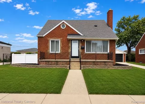 7285 Helen, Center Line, MI 48015