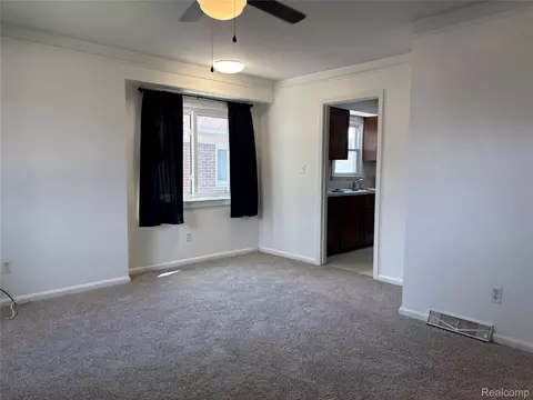 Living - 17588 Quarry St, Riverview, MI 48193 photo 3 of 5