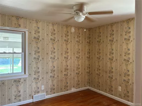 Bedroom - 17588 Quarry St, Riverview, MI 48193 photo 4 of 4