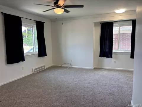 Living - 17588 Quarry St, Riverview, MI 48193 photo 2 of 5
