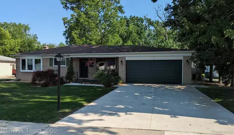 29054 Bock St, Garden City, MI 48135