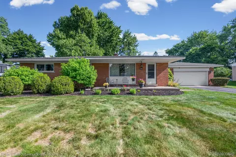 5615 Althea St, Shelby Township, MI 48316
