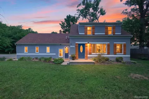21154 Flanders St, Farmington Hills, MI 48335