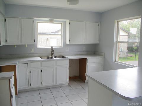 33443 Paoletti, Fraser, MI 48026 photo 5