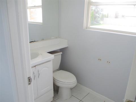 33443 Paoletti, Fraser, MI 48026 photo 6