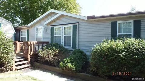 54 Riverview Dr, Erie, MI 48133