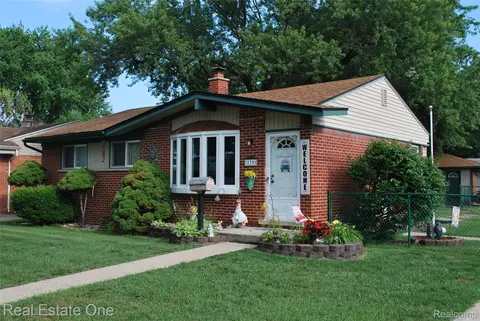 32759 Birchwood St, Westland, MI 48186