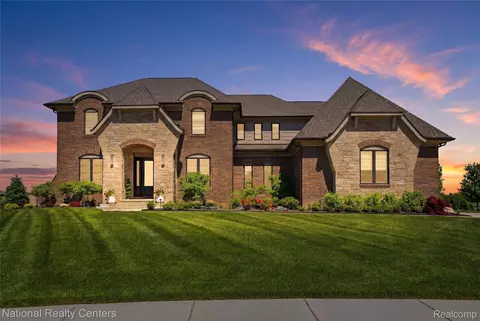 3142 Holburn Ct, Oakland, MI 48363