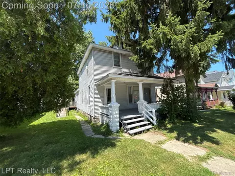 923 10th St, Port Huron, MI 48060