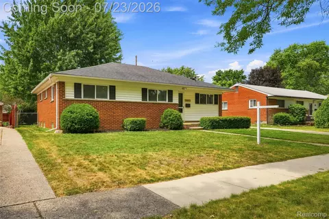 8843 Headley Dr, Sterling Heights, MI 48314