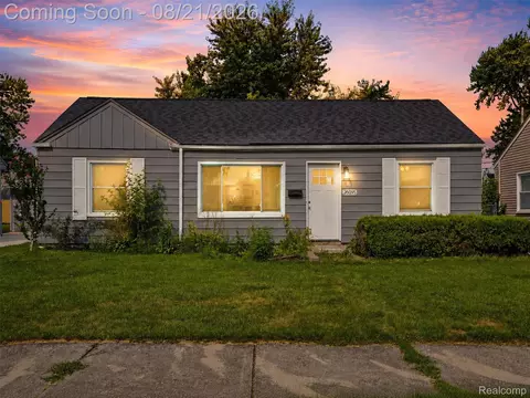 26095 Normandy St, Roseville, MI 48066