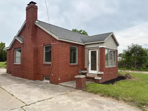 4469 S Saginaw St, Burton, MI 48529