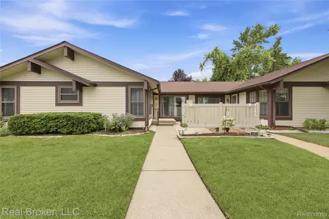 40424 Newport Dr #73, Plymouth, MI 48170