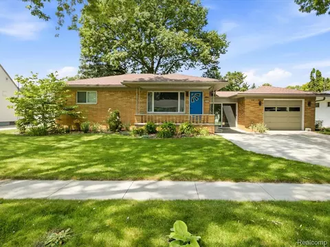 1117 Joann Ct, Port Huron, MI 48060
