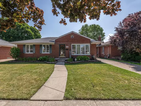 3125 Anna Ave, Trenton, MI 48183