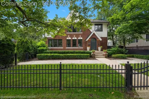 974 Ann St, Birmingham, MI 48009