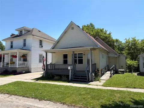 1016 Gillett St, Port Huron, MI 48060