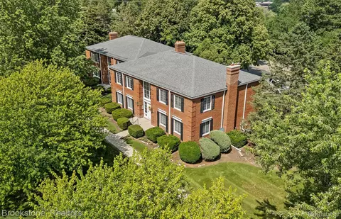 775 E Fox Hills Dr, Bloomfield Hills, MI 48304