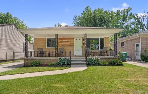 29599 Balmoral St, Garden City, MI 48135