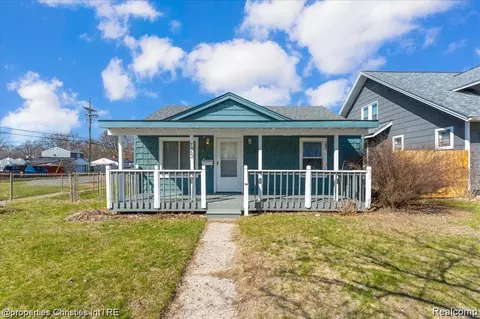 7952 Robert St, Taylor, MI 48180