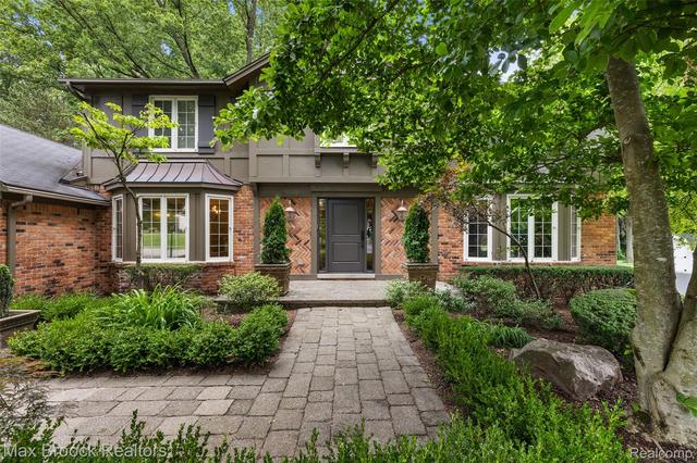 4627 Sunningdale Dr, Bloomfield Township, MI 48302
