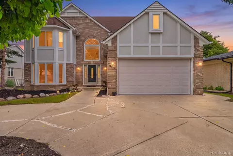 36832 Melbourne Dr, Sterling Heights, MI 48312