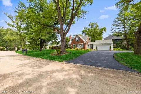 2425 Rutherford Rd, Bloomfield Hills, MI 48302