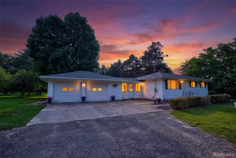 1715 N Oxford Rd, Oxford, MI 48371