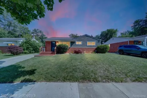 300 W Yale Ave, Pontiac, MI 48340