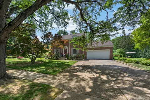 18577 San Jose Blvd, Lathrup Village, MI 48076